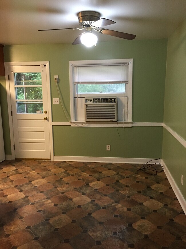 Building Photo - Beautifully Updated 3bdrm/1bth Ranch Style Home Located in the Glen Lea Area!