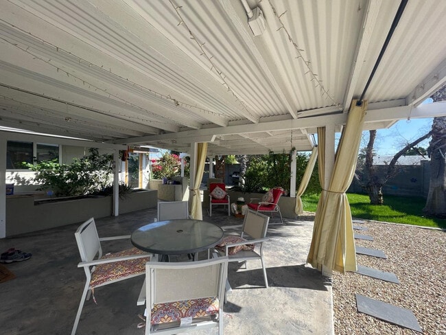 Building Photo - 843 E Butler Dr