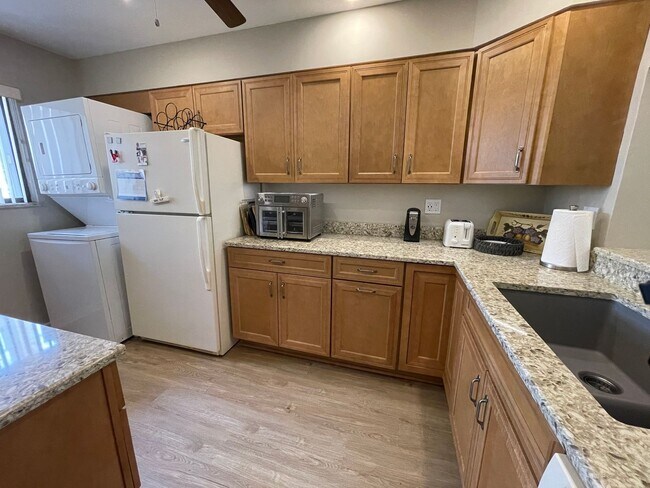 Building Photo - 6175 S Mirror Lake Dr