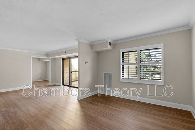 Building Photo - 309 Yoakum Pkwy