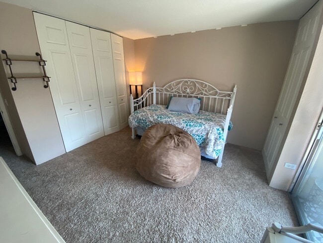 Building Photo - Great Barrington Condo