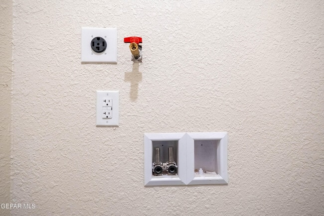 Building Photo - 3418 Yandell Dr