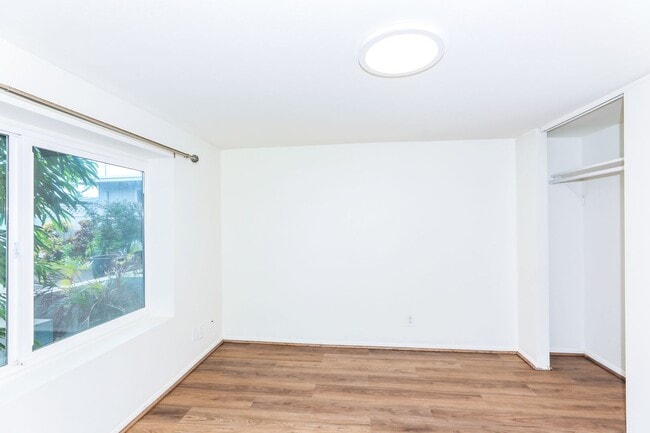 Building Photo - Kahala Avenue Beachside - remodeled 2 bedroom, 1 bath with Luxury Vinyl Plank Flooring