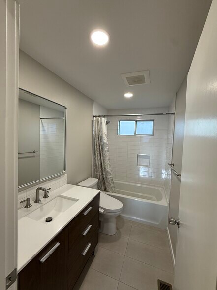 Building Photo - 20930 2nd Ave S