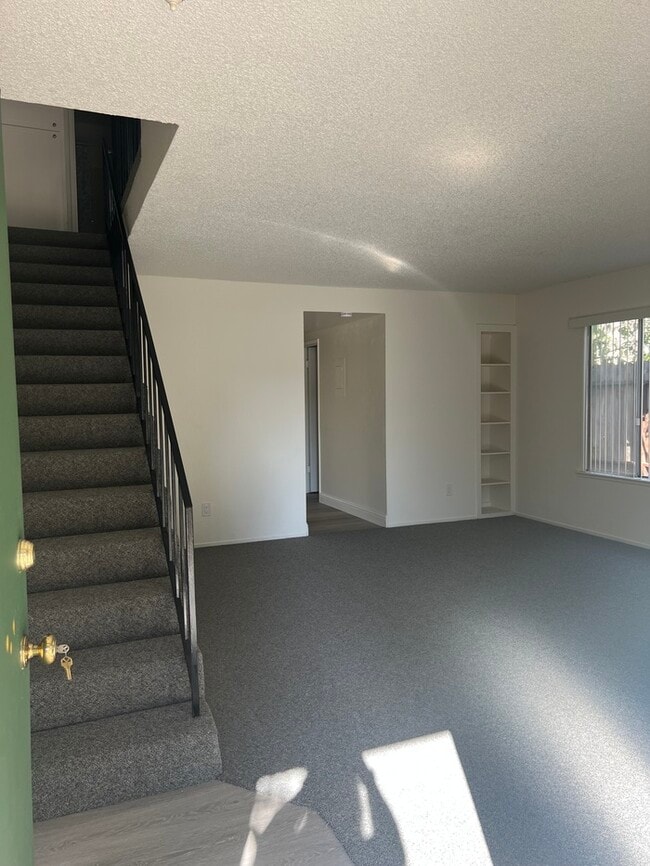 Building Photo - 845 Carro Dr