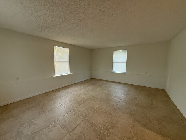 Building Photo - 202 2nd St