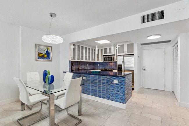 Building Photo - 2301 Collins Ave