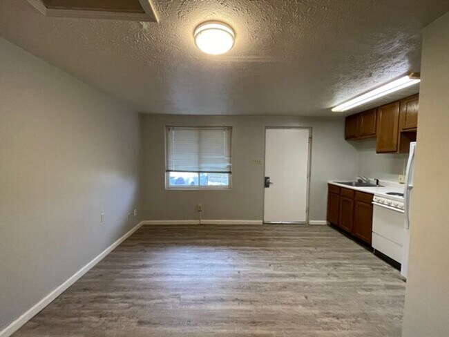 Building Photo - Daleville Studio - Open Jan 2026