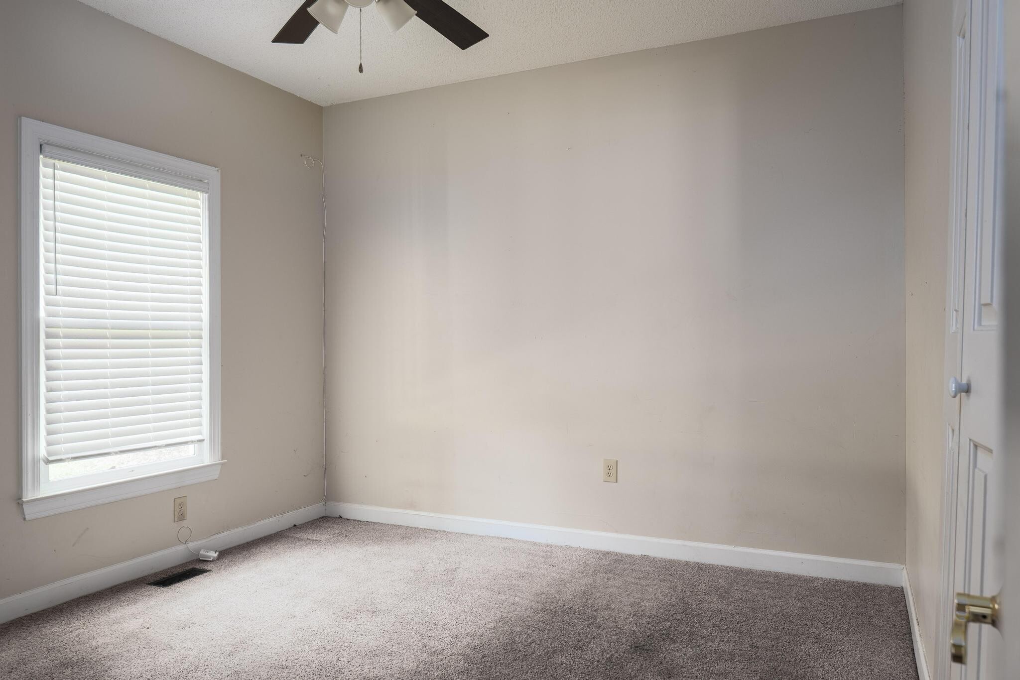 Building Photo - 680 Herring Dr