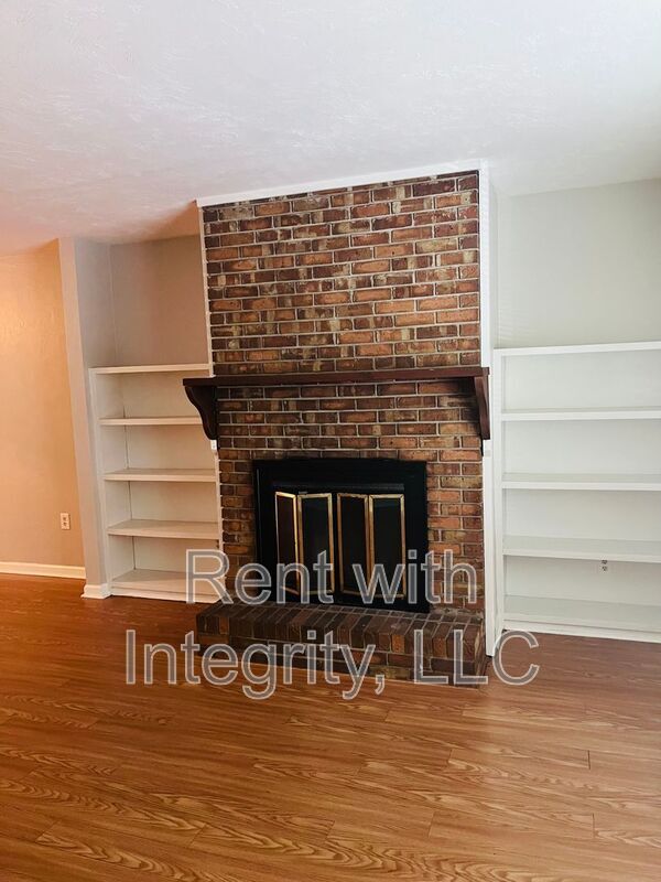 Building Photo - 581 Holyoke Ct