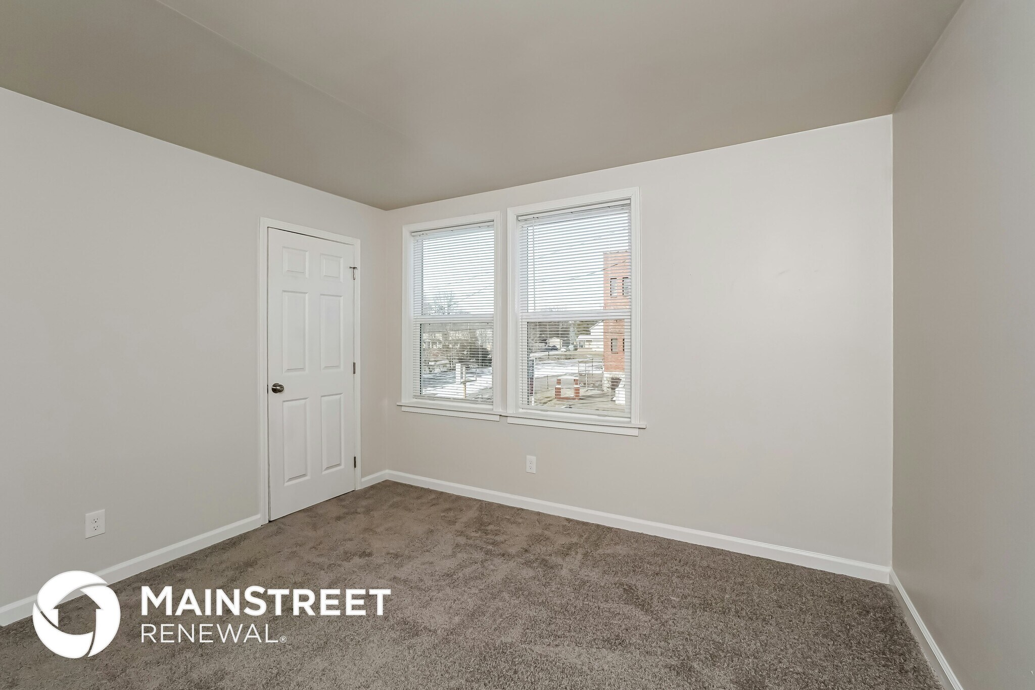 Building Photo - 1542 W Oak St