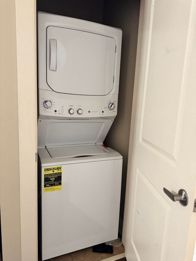 Building Photo - CityView at Riverwalk - Available January 2026! Gorgeous UNFURNISHED 2 bed/w 2 bath (both ensuite...