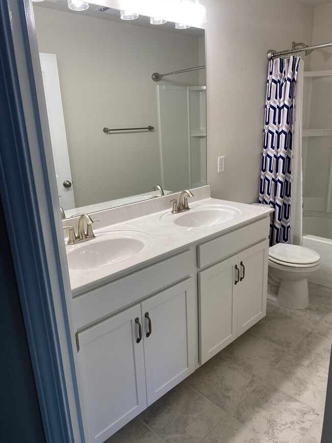 Building Photo - 544 Becks Pl