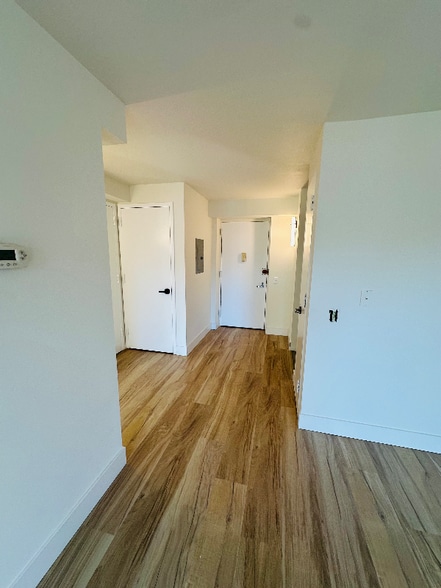 Building Photo - 2-21 Beach 80th St