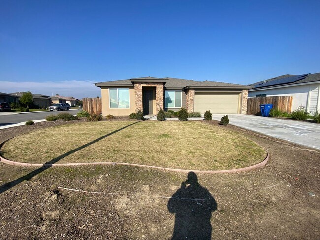 Building Photo - Welcome to the Best Deal in Town. Fully furnished 4 BD 2 BA house on a corner lot