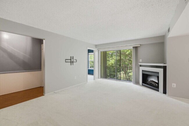 Building Photo - Lakeside End-Unit Condo Near Metro Convenience
