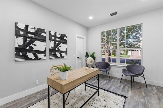 Building Photo - 10909 W Riverside Dr