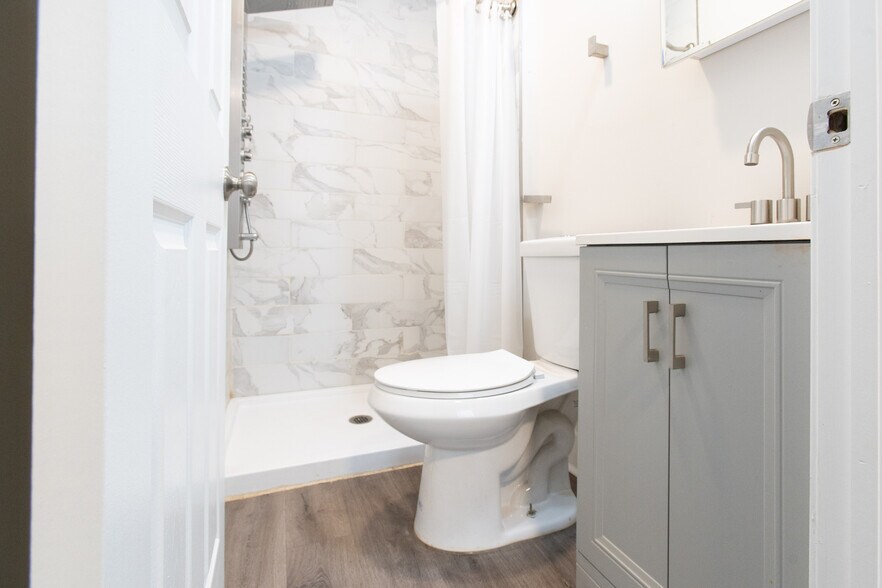 Building Photo - 951 E Locust Ave