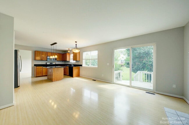 Building Photo - 3127 Dunwoodie Rd