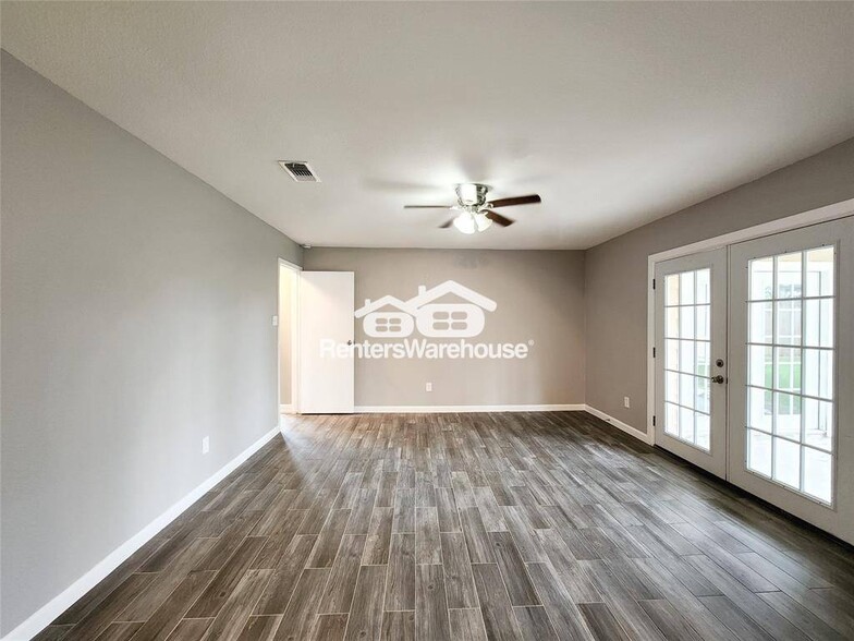 Building Photo - 2110 Hilton Head Dr