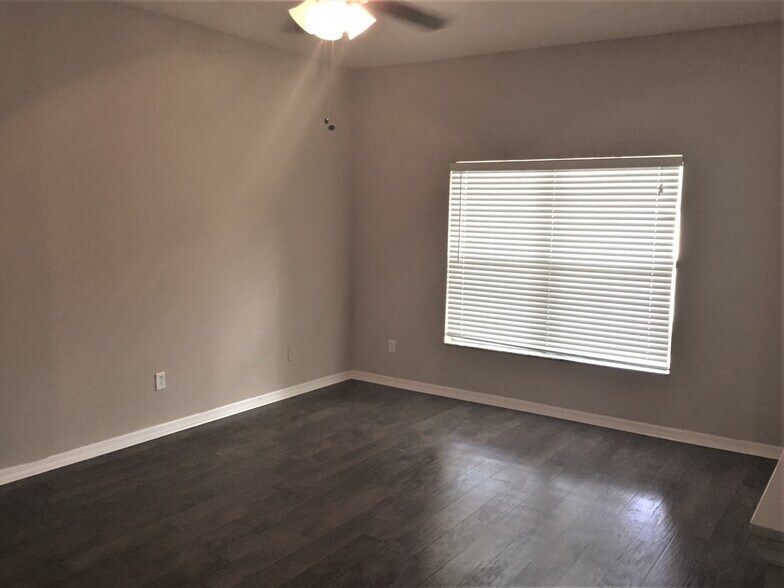 Building Photo - 1309 Kintla Rd