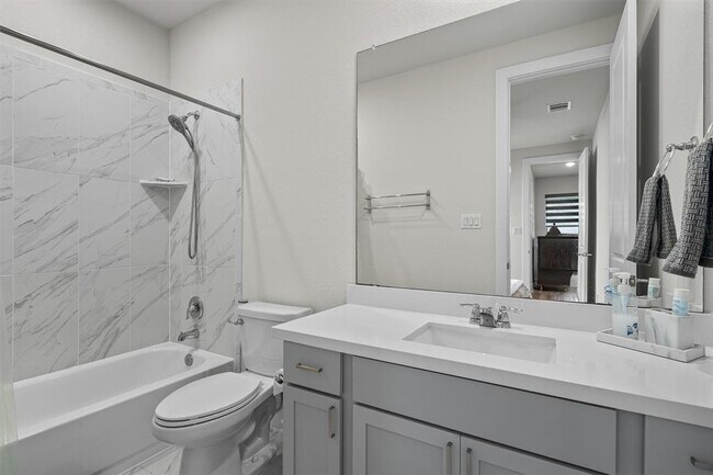 Building Photo - 5363 Orsini Blfs
