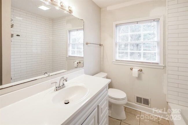 Building Photo - 7029 Yorktowne Dr