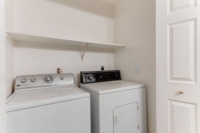 Building Photo - Stylish Remodeled 2-Bedroom Condo with Balcony * Move In Special  *