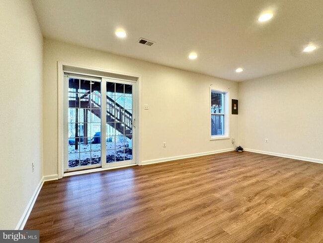 Building Photo - 6291 Kerrydale Dr