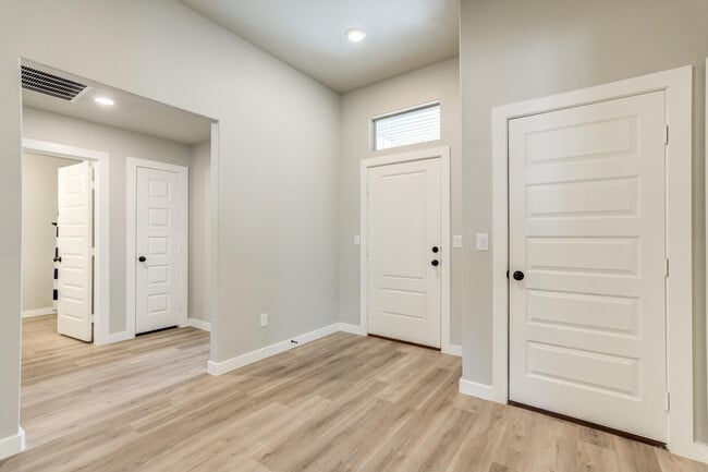 Building Photo - 1614 141st St