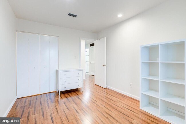 Building Photo - 421 Wendover Dr