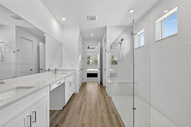 Building Photo - 10407 SW Aquila Wy