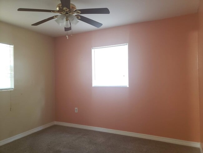 Building Photo - 3/2 Rental In NE Ocala