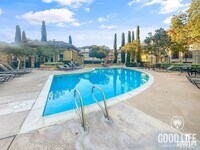 Building Photo - Gorgeous 2 Bed/2 Bath Condo in a Quiet, Charming Community