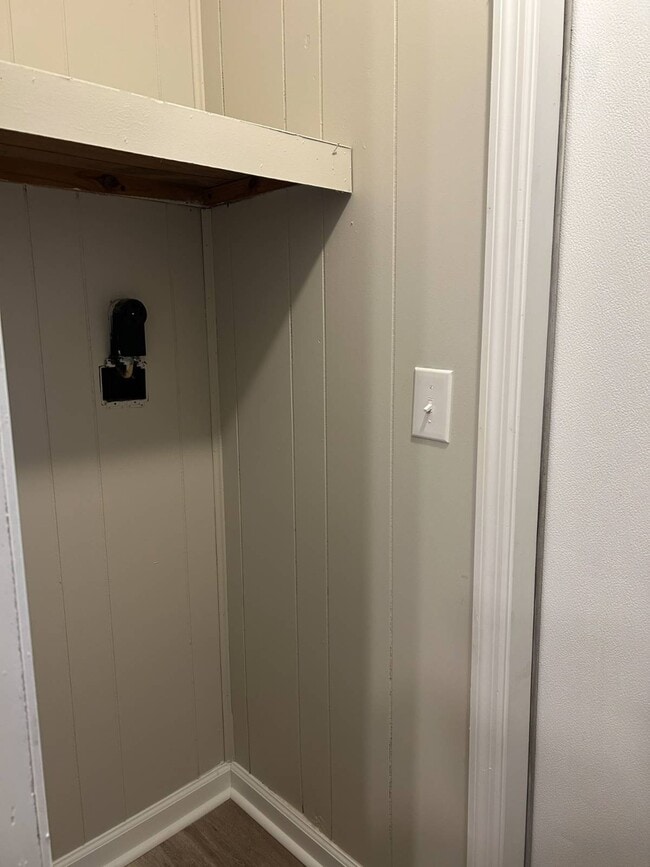 Building Photo - 51 White Oak Village