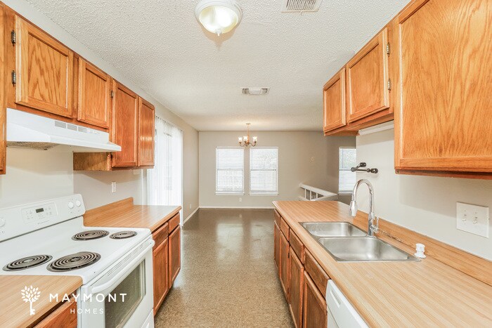 Building Photo - 10006 Coast Ridge Dr