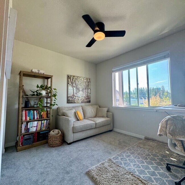 Building Photo - Cute, modern 2 bed 2.5 bath condo for rent!