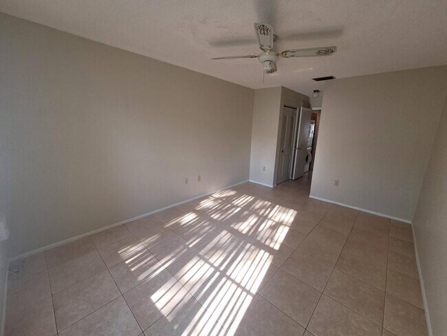 Building Photo - 2932 Stillwell Ct