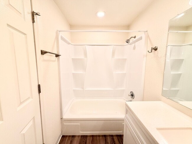 Building Photo - 6951-6957 Montauk Circle