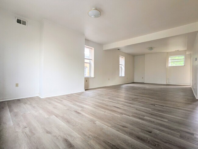 Building Photo - 5552 Black St