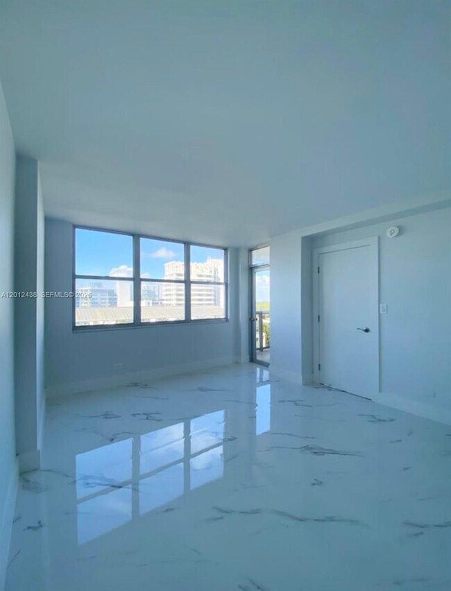 Building Photo - 6039 Collins Ave