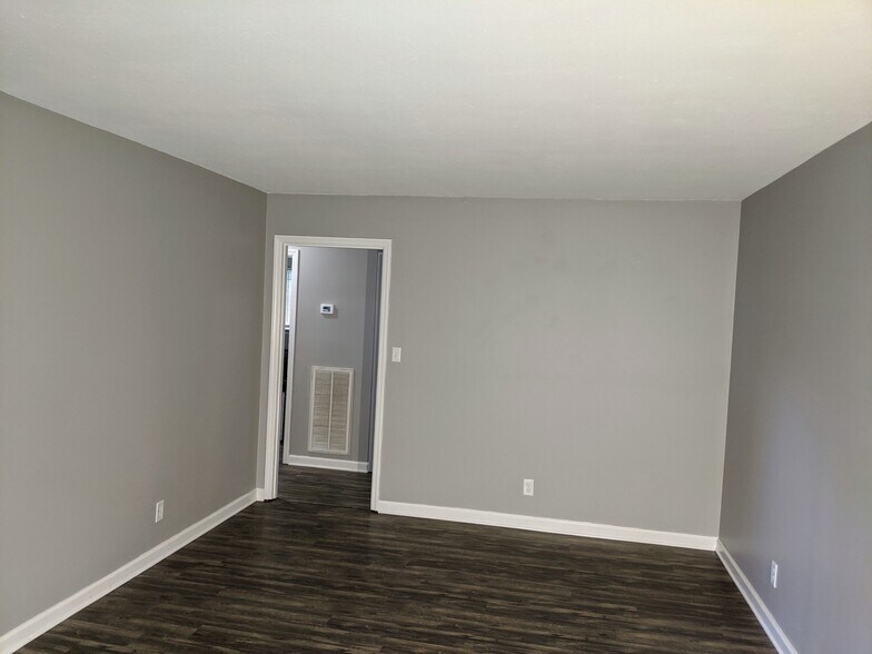 Building Photo - 4812 Eula Cir
