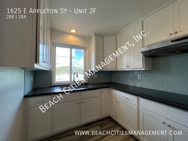 Building Photo - 1625 E Appleton St