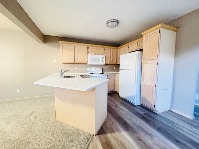 Building Photo - 808 NE Independence Ct