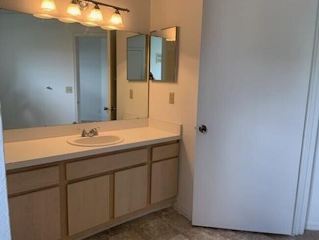 Building Photo - 7300 Westpointe Blvd