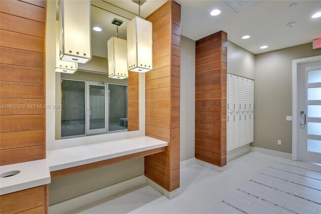 Building Photo - 231 Riverside Dr