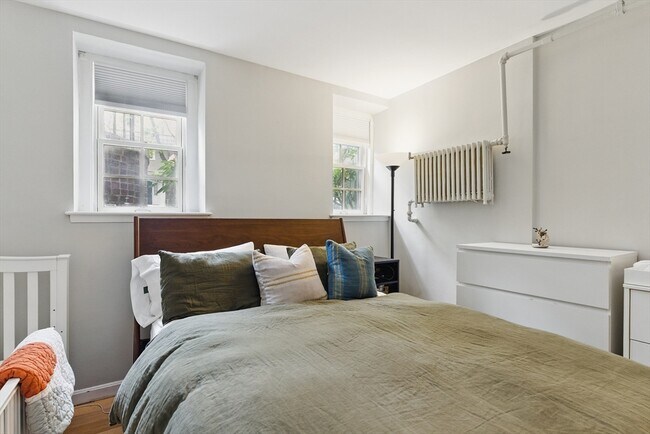 Building Photo - 240 Brattle St