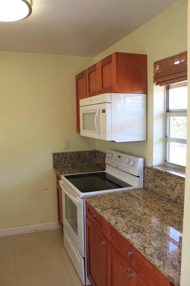 Unit 2 Kitchen 2 - 971 E 18th St