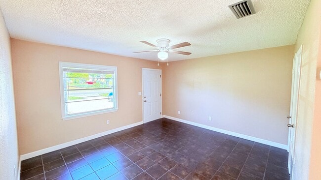 Building Photo - Beautifully Renovated 3-Bedroom Home with Upgrades in Deltona Lakes!!!