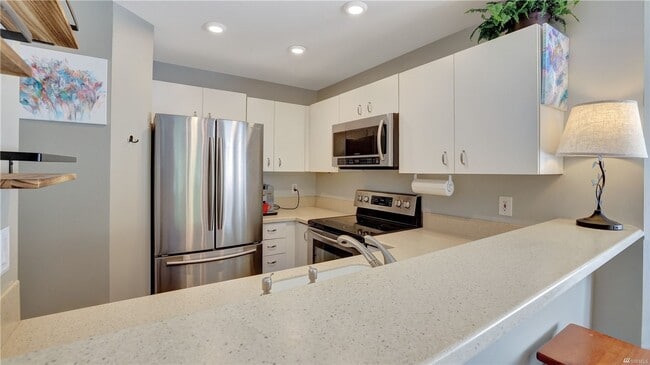 Building Photo - 2bd/2.5ba Kenmore Townhome
